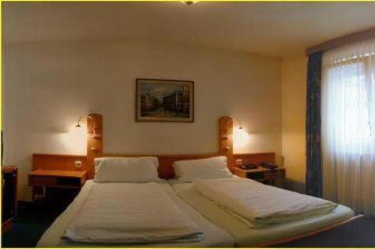 Hotel Domino Hanau Екстер'єр фото